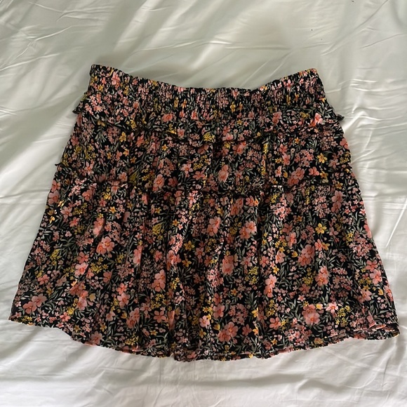 American eagle matching skirt set (M top, L bottom) - Picture 3 of 3